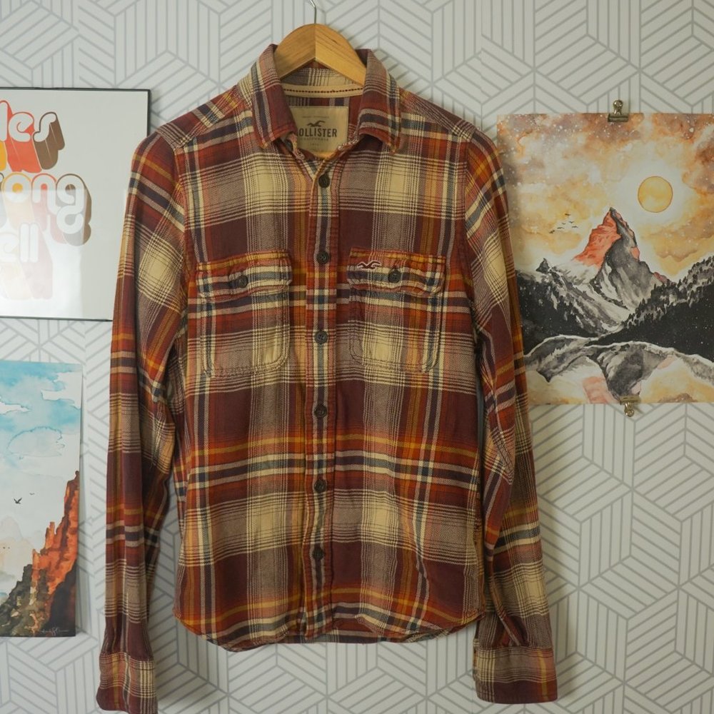 Hollister Plaid casual button down shirt small